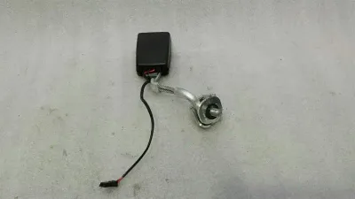 BMW 5-serie F10 528i höger bältesspänne 7243274 bältesspänne höger