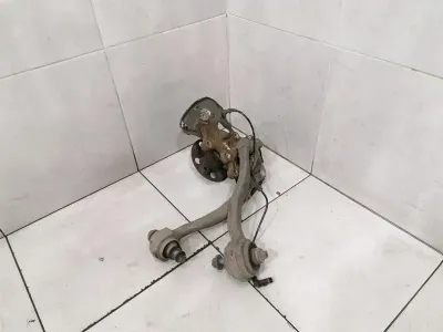 Mercedes E Class W207 левая передняя ступица A2043320101 корпус подшипника ступицы передний левый