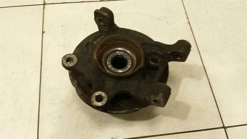 Mercedes V-Class W447 Left Rear Hub A4473505500 Wheel Bearing Housing Rear Left