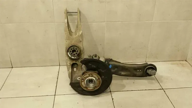 Mercedes X156 Right Rear Hub A2463503441 Wheel Bearing Housing Rear Right 4 MATIC