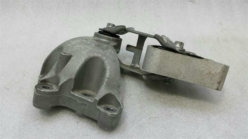 Mercedes GLA X156 Engine Mount A2462400809 Engine Mount Bracket