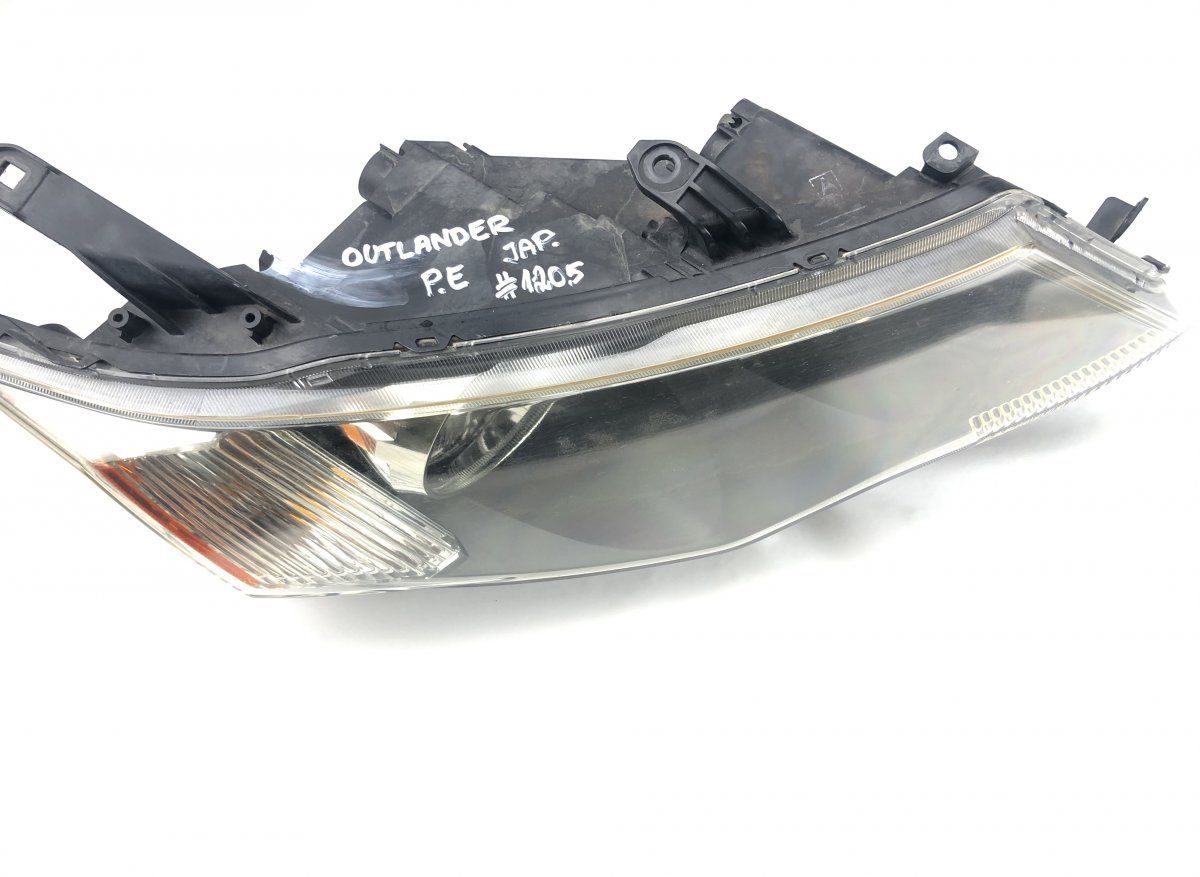 8301A696 Headlight right MITSUBISHI OUTLANDER II (CW, ZG, ZH) (2006-2012)
