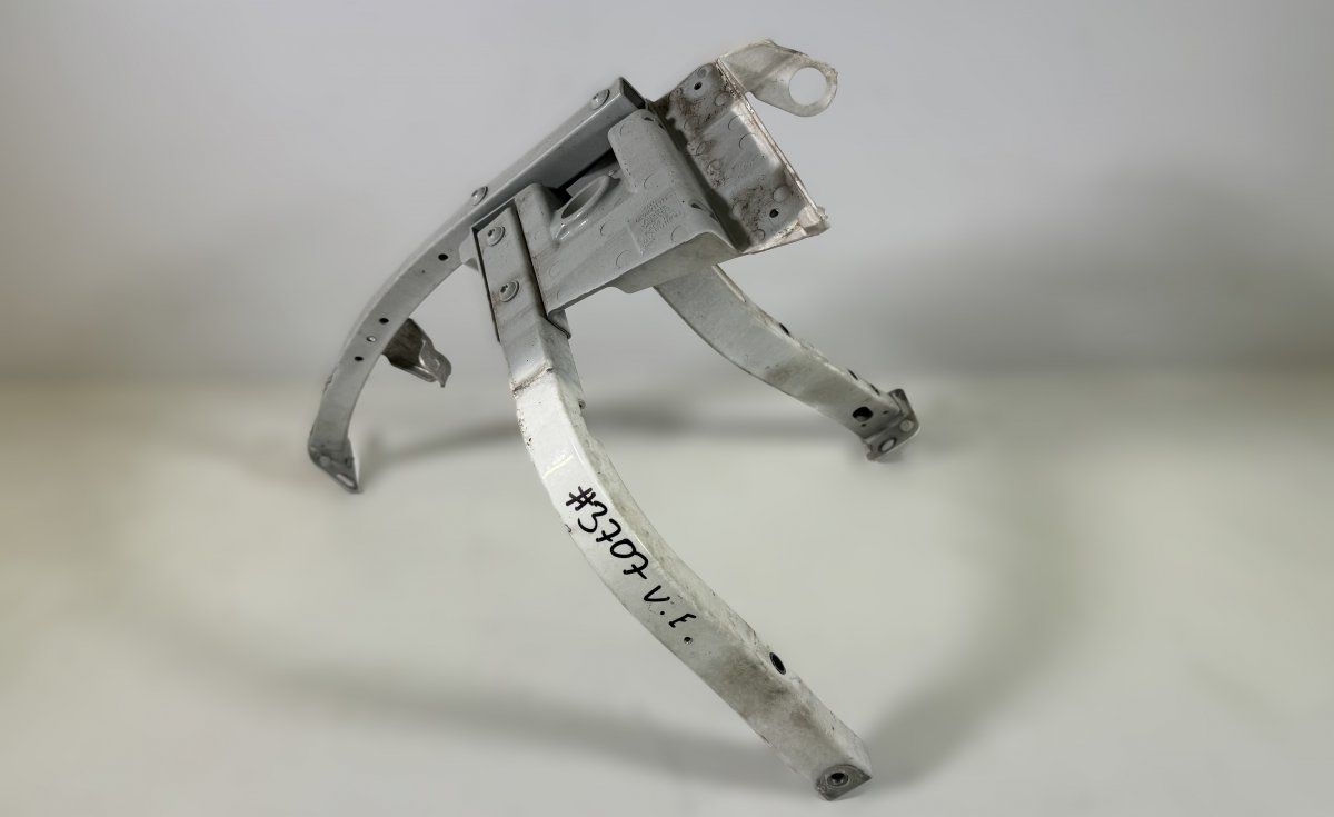 4E0821137E Headlight Mounting Left AUDI A8 (4E) (2002-2010)