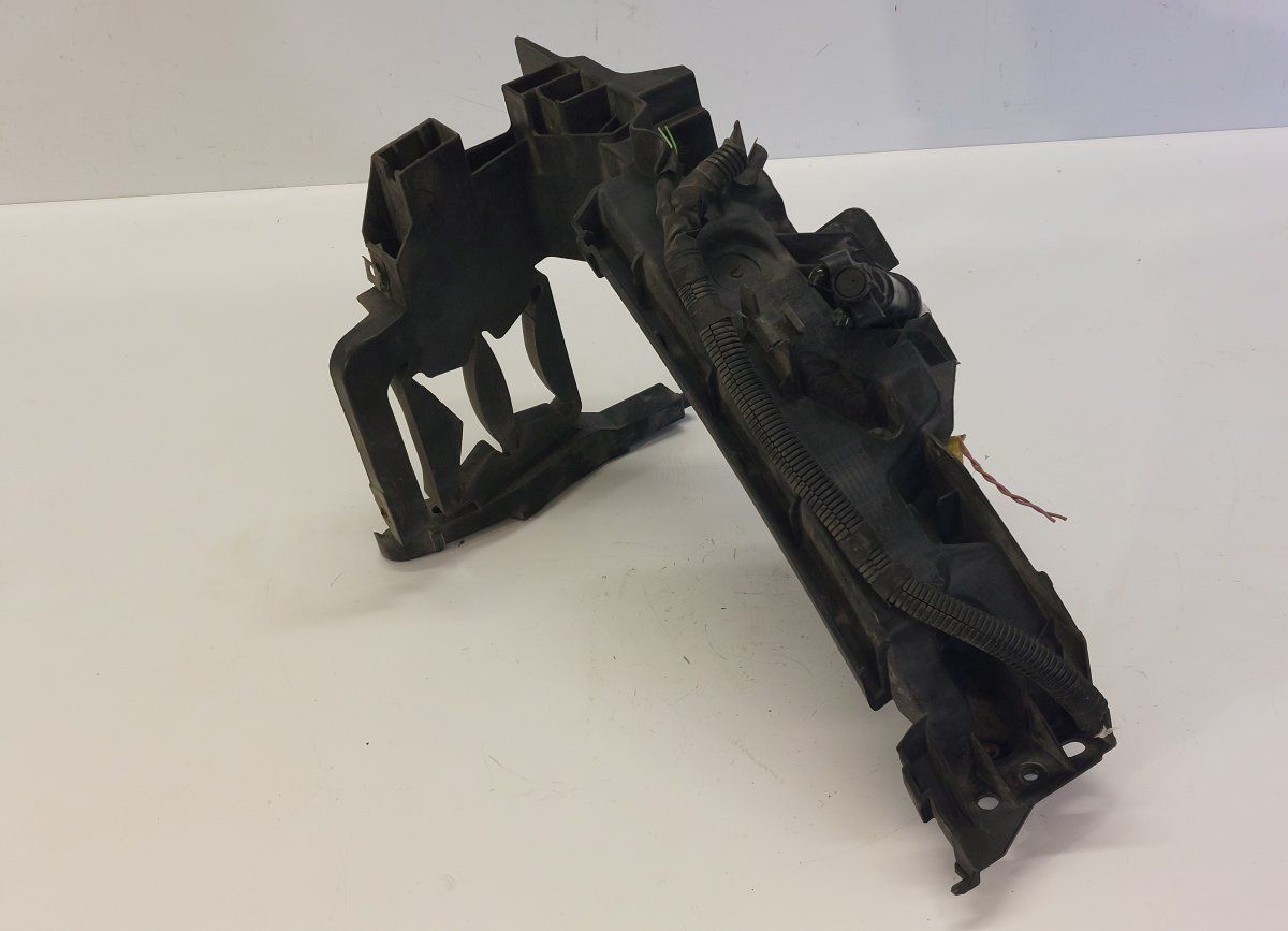 8R0805608 закрепване на фара десен AUDI Q5 (8R) (2008-2016)