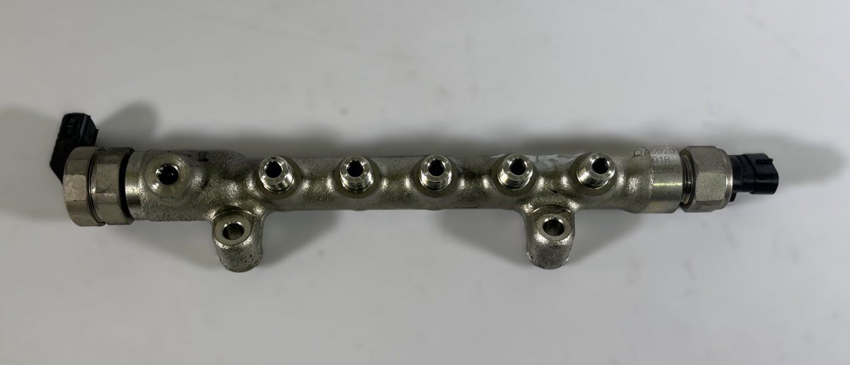 SH0113GC0 Fuel Distributor / fuel rail MAZDA 3 III (BM) (2013-2018)