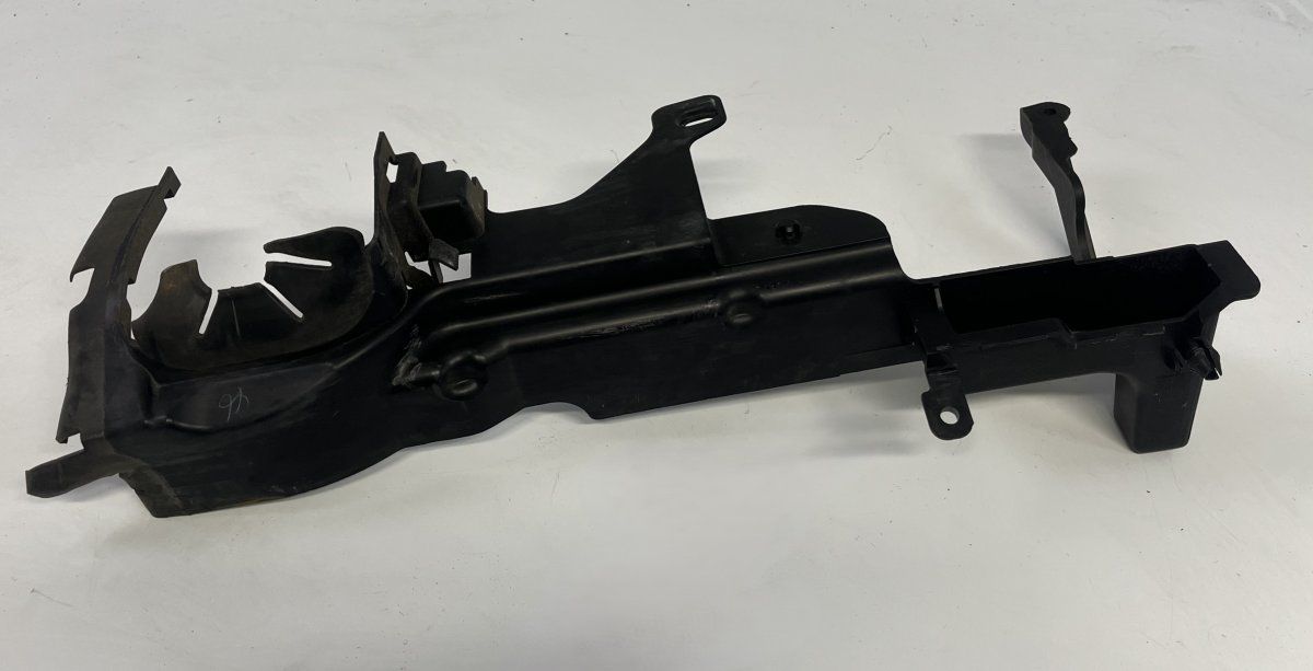 31425067 Air duct front left VOLVO XC60 I (2008-2017)