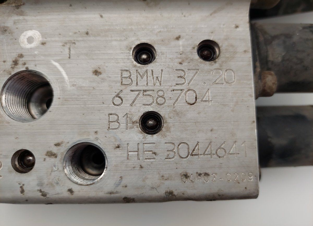 6758704 37206758704 3044641 Air suspension valve block BMW 7 (E65, E66) (2001-2009)