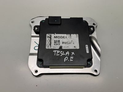 105018300E Блок управления дверью передний правый TESLA MODEL X (5YJX) (2013-)