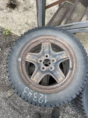 Jeu de jantes 6.5JX16 ET47.5 D63.4 5X108 avec pneus 4 pièces FORD FOCUS II (2004-2012)