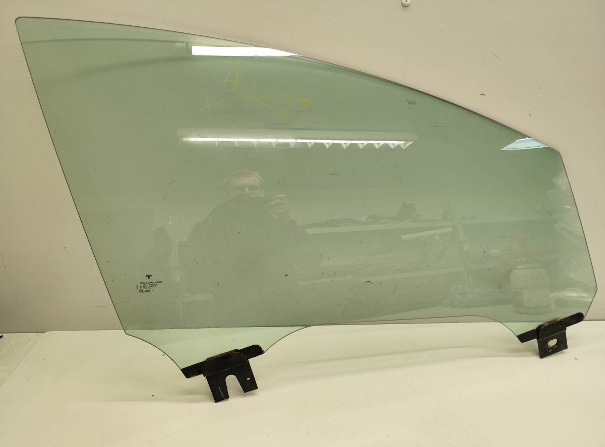 102882300J Door window glass front right TESLA MODEL X (5YJX) (2013-)