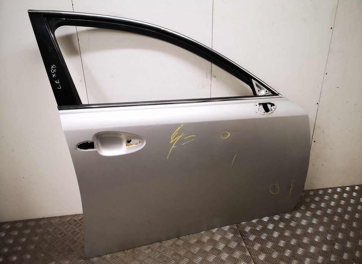 Door Front Right LEXUS IS II (XE20) (2005-2013)