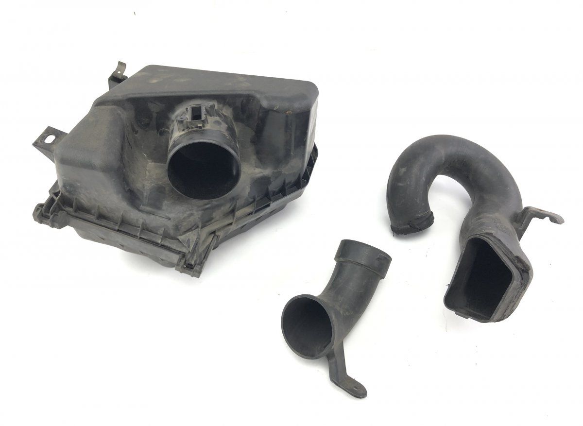 177050R040 Air Cleaner (filter box) TOYOTA AVENSIS (T270) (2009-2018)