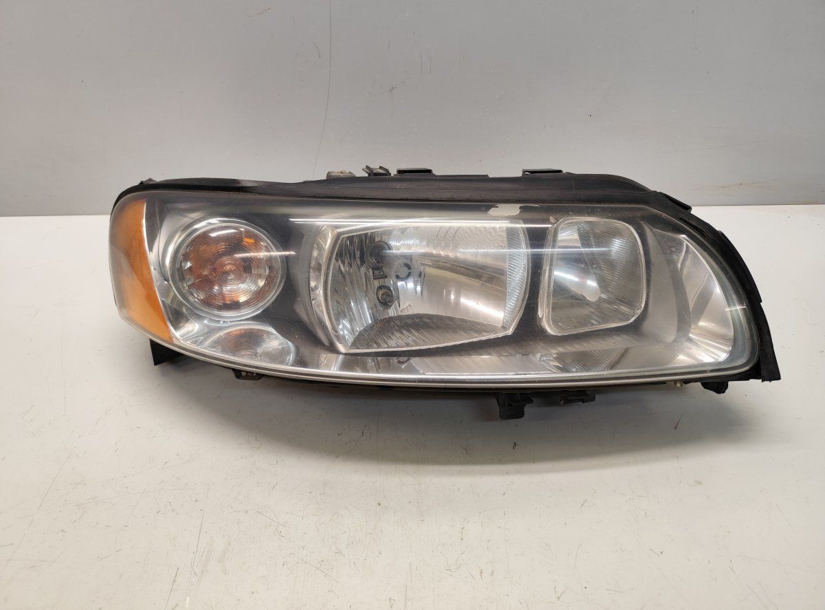 30698836 Headlight right VOLVO V70 II / XC70 I (P80) (2000-2007)