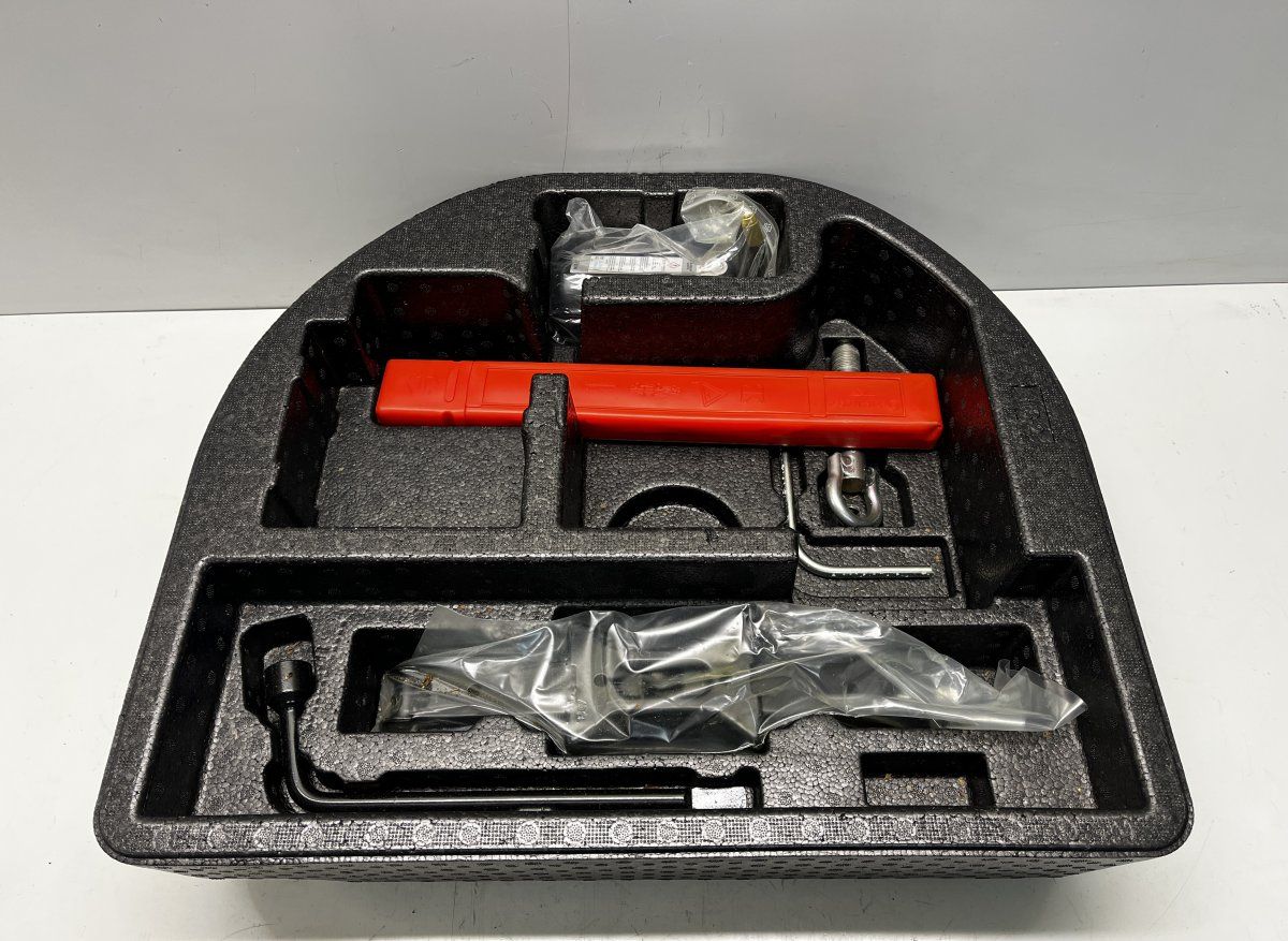 6477702240 Spare Wheel Well TOYOTA AURIS (E18) 2012-2018