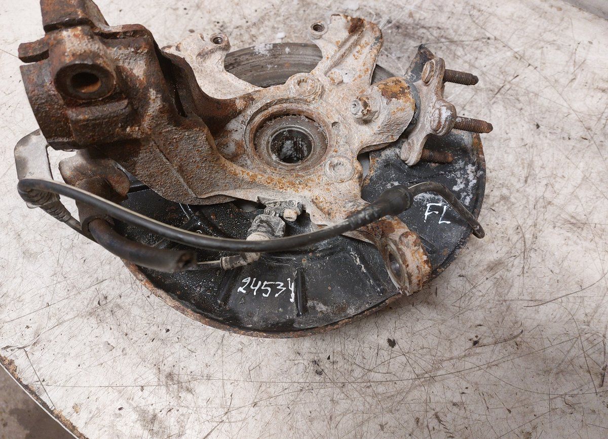 Wheel bearing housing front left SKODA OCTAVIA II (1Z) (2004-2013)