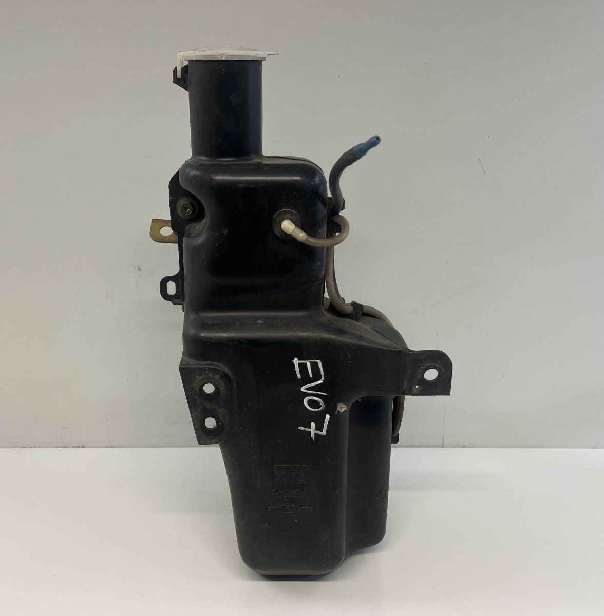 060851071 Window washer reservoir MITSUBISHI LANCER (CS, CT) (2000-2013)