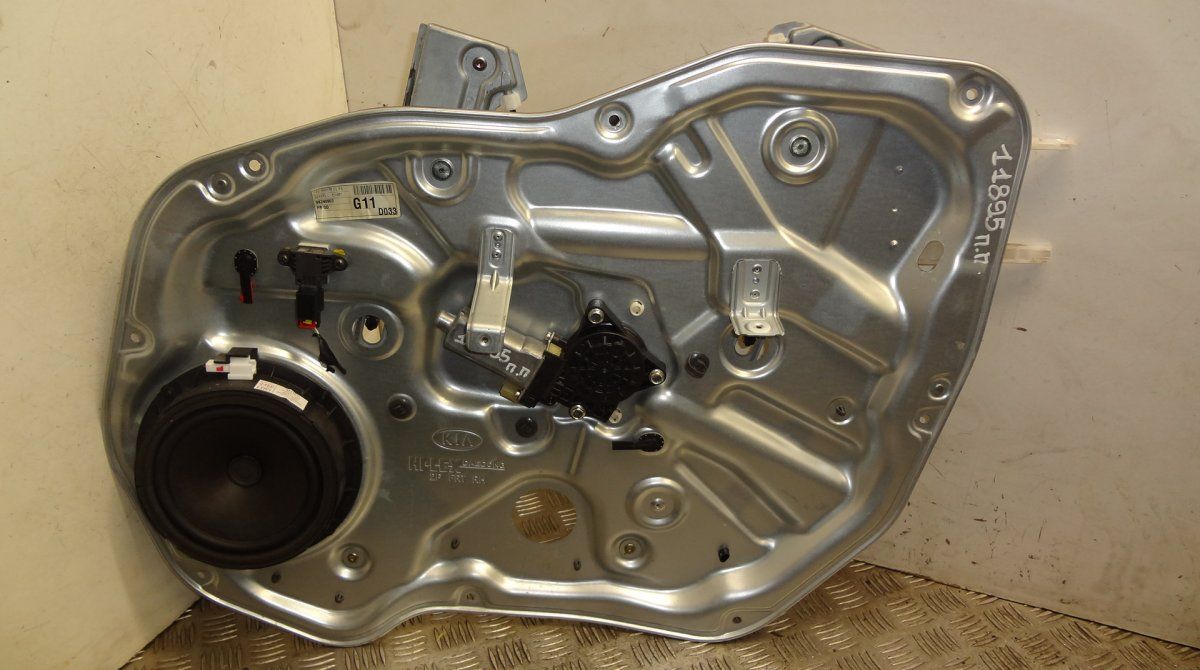 824021U000 Window Regulator Compl. front right KIA SORENTO II (XM) (2009-2015)