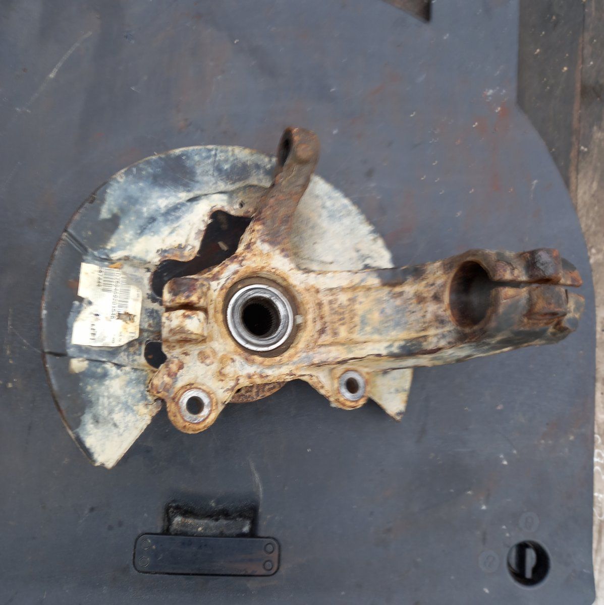 31451327 Wheel bearing housing front right VOLVO XC60 I (2008-2017)