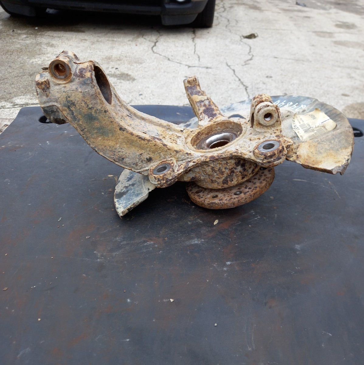 31451326 Wheel bearing housing front left VOLVO XC60 I (2008-2017)