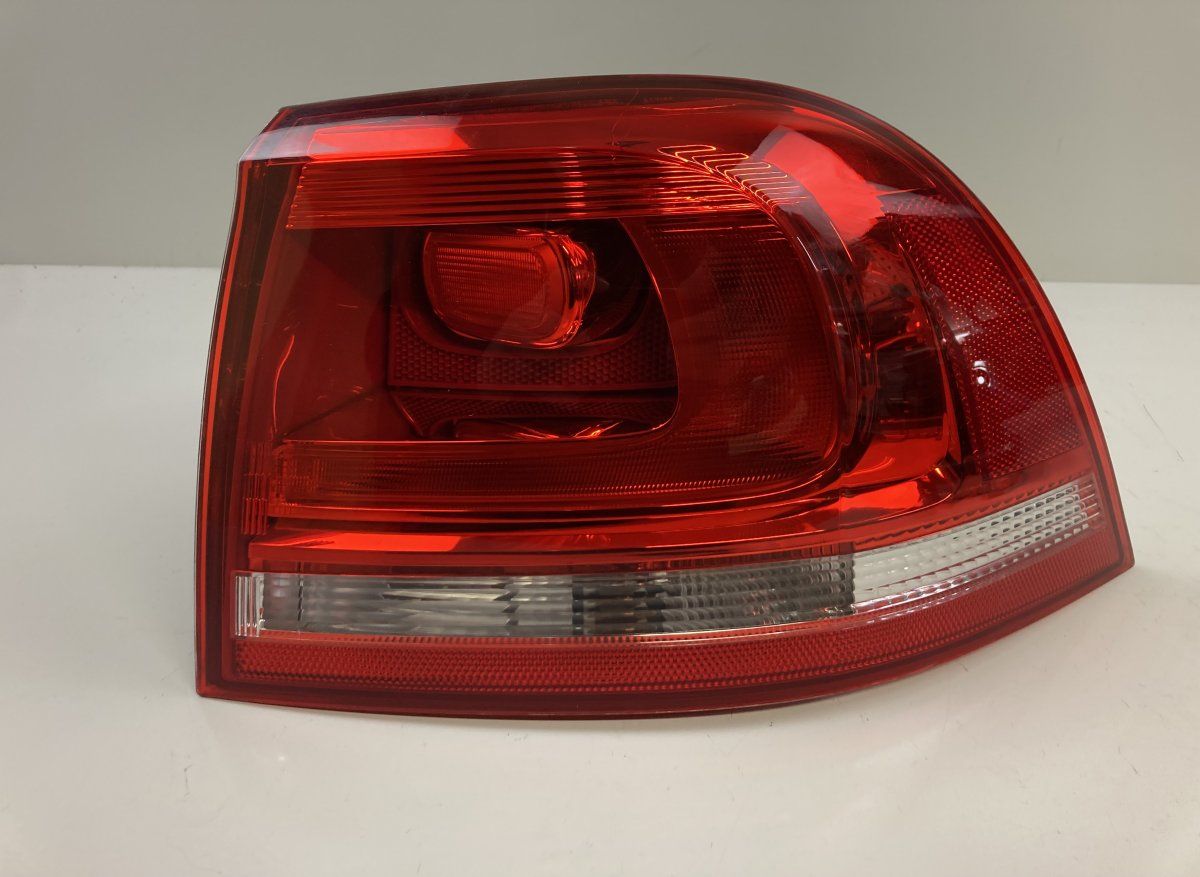 89090227 7P6945096D Tail light, right VW TOUAREG II (7P) (2010-2018)