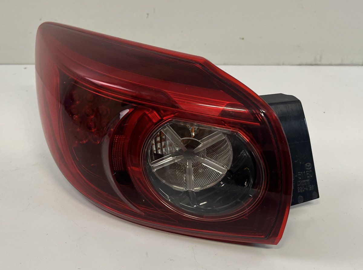 B45D51160 Tail light left MAZDA 3 III (BM) (2013-2018)