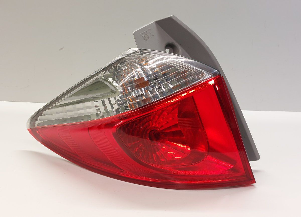 8156152730 Tail light left TOYOTA VERSO S / RACTIS II (XP120) (2010-2016)