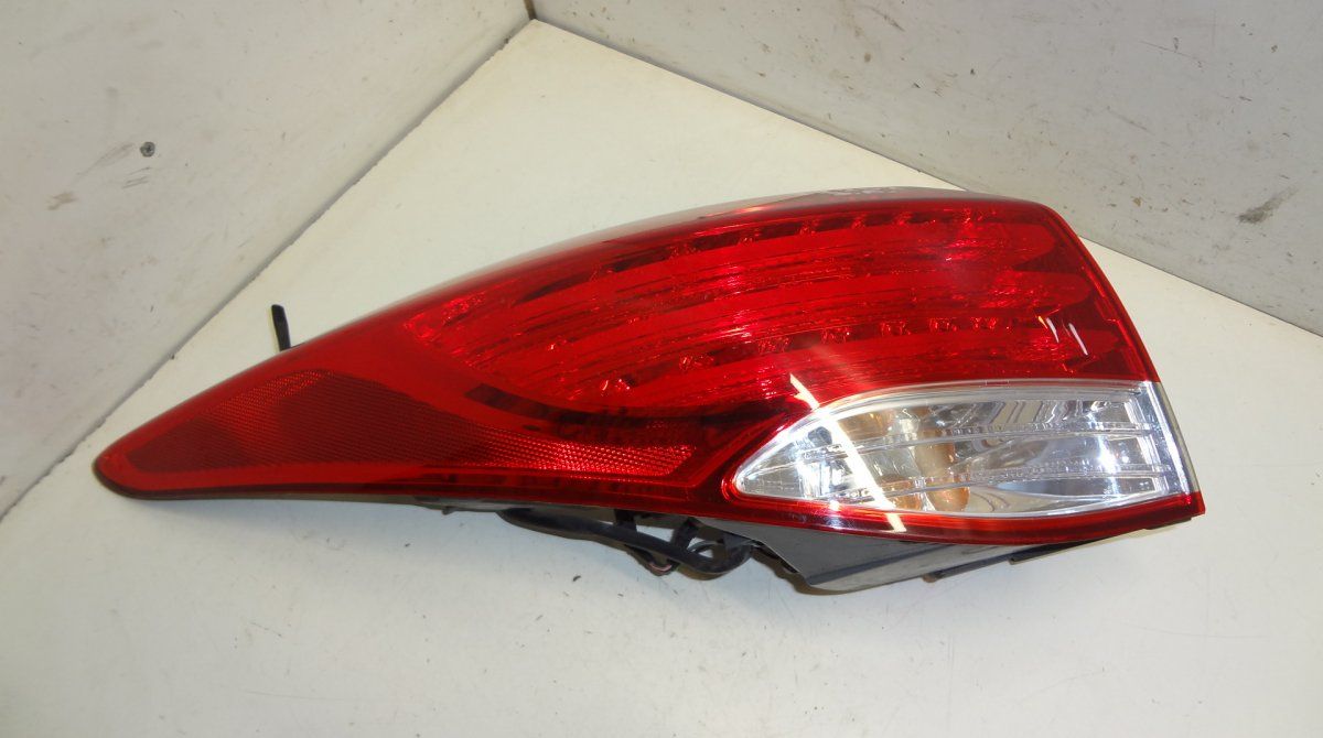 92401-3Z0 Tail light left HYUNDAI i40 (VF) (2011-2019)