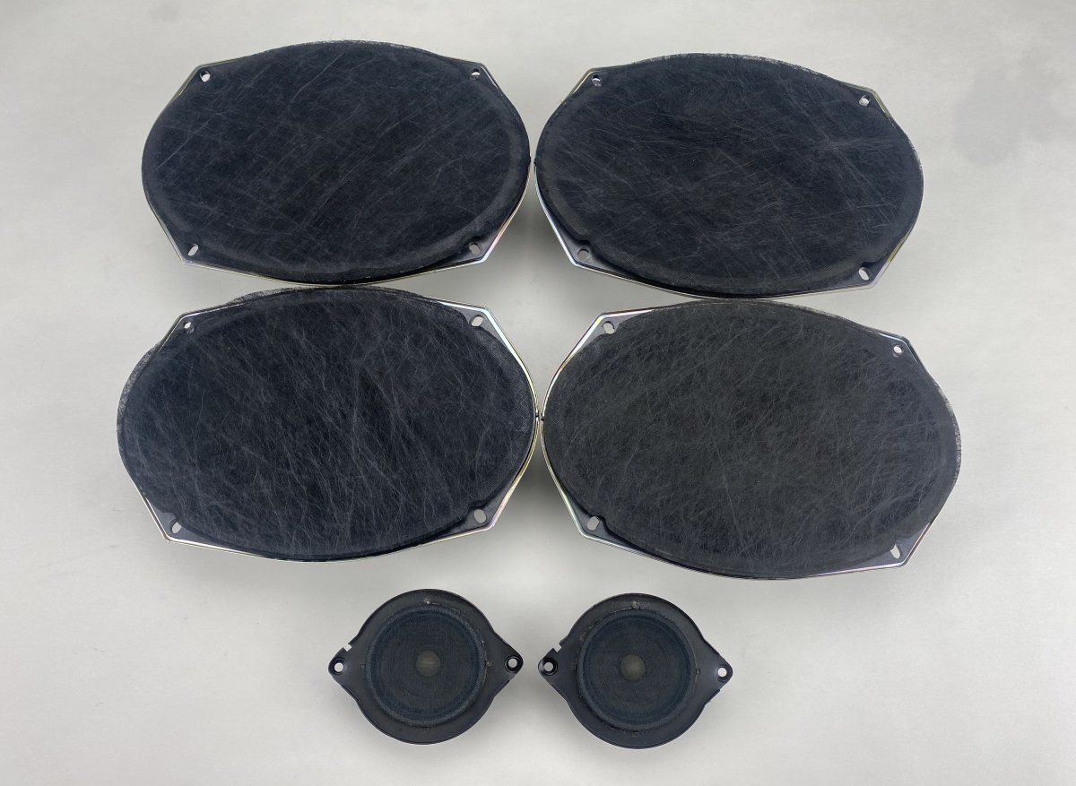 Set of loudspeakers CHRYSLER VOYAGER V (RT) (2007-2016)