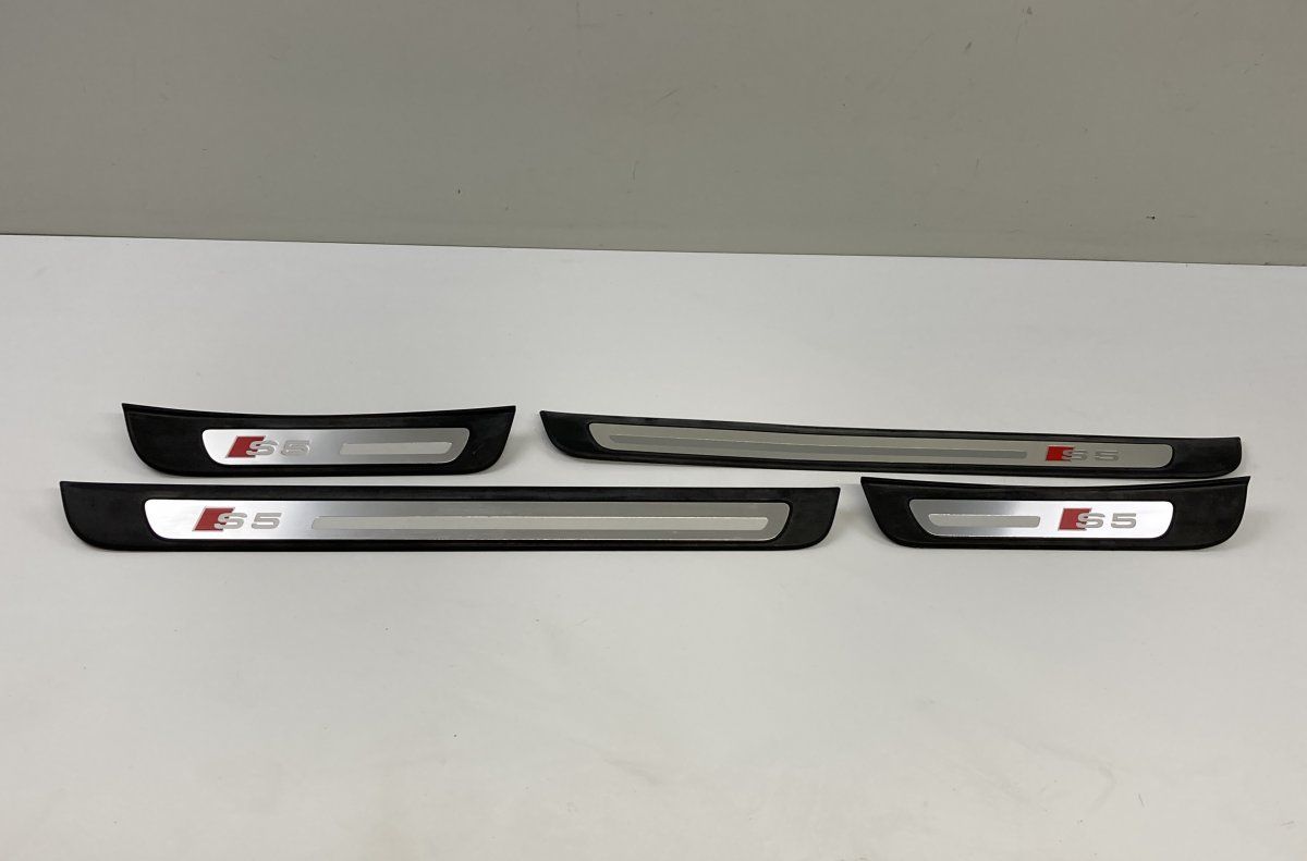 8T8853373A 8T8853375A 8T8853374A 8T8853376A Scuff Plate Front Right AUDI A5 (B8) (2007-2016)