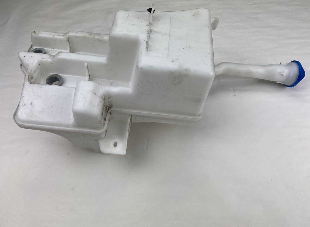 Window washer reservoir VOLVO V40 (2012-2019)