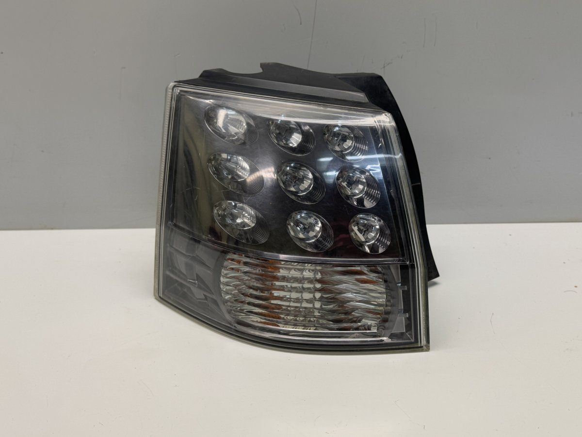 8330A379 Tail light left MITSUBISHI OUTLANDER II (CW, ZG, ZH) (2006-2012)