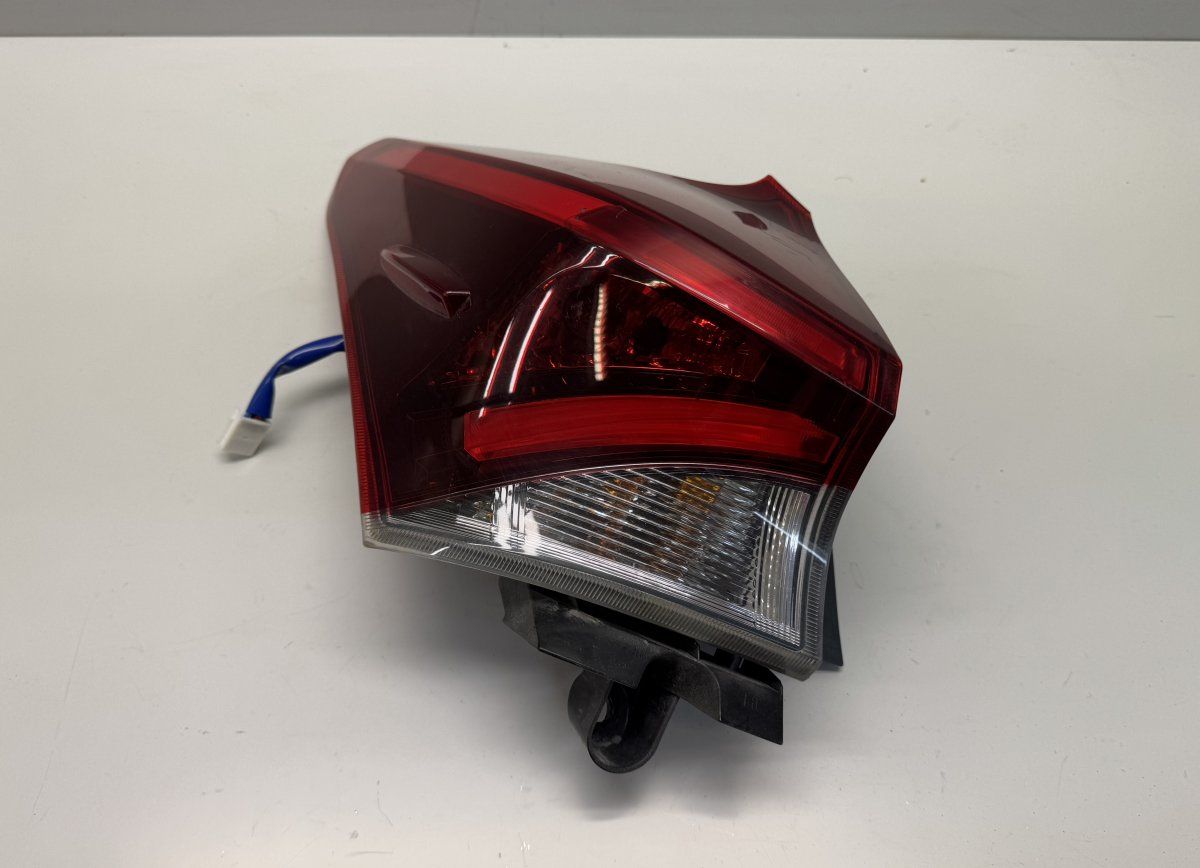 8156102A51 Tail light left TOYOTA AURIS (E18) 2012-2018