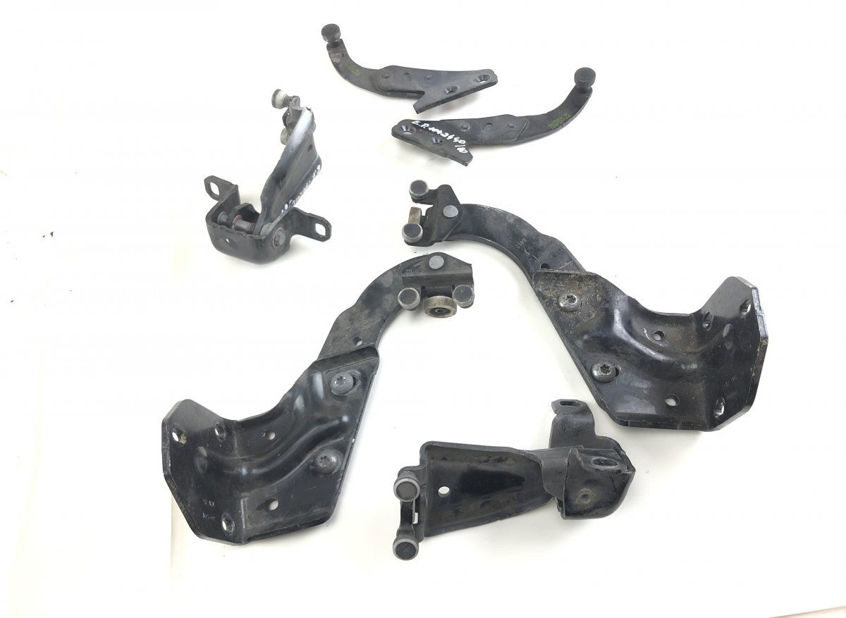 A4477601447 A4477601547 Sliding door roller lower left MERCEDES-BENZ VITO / V-CLASS (W447) (2014-)