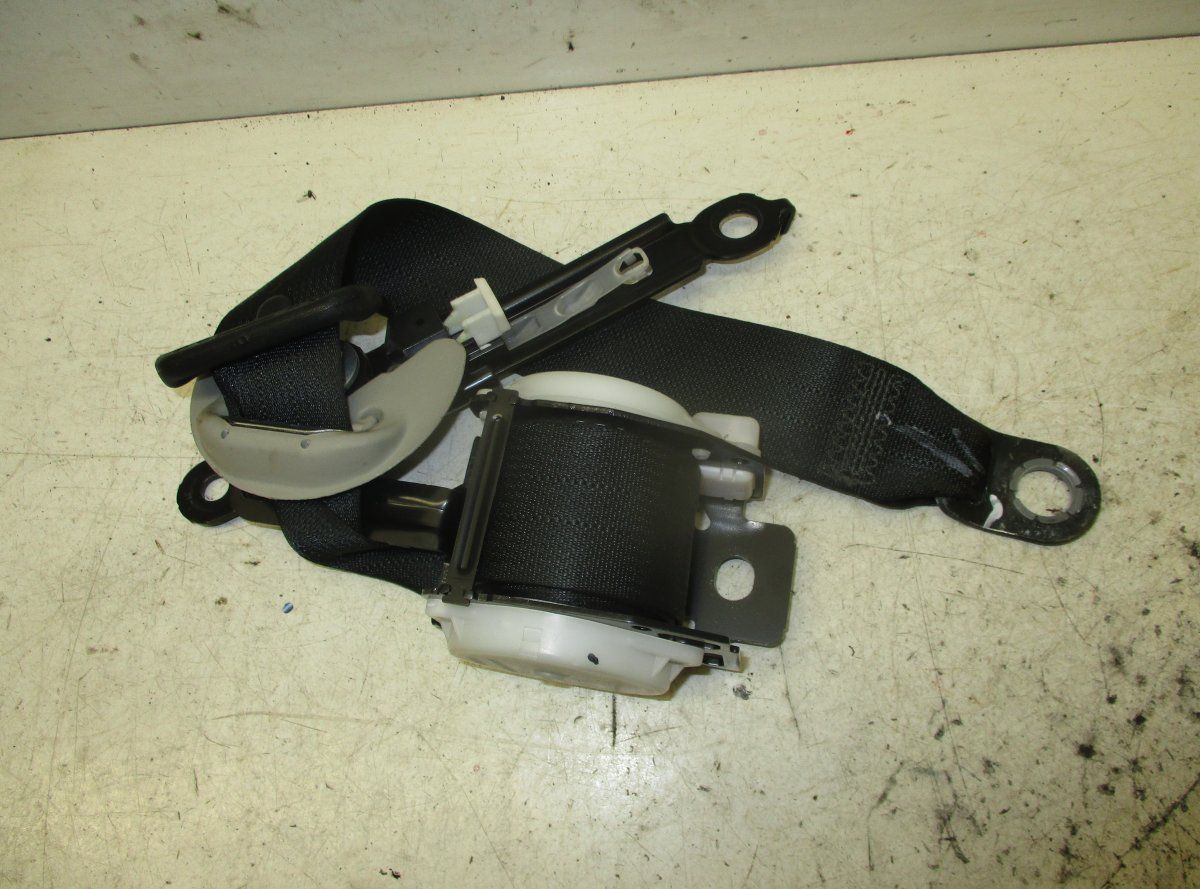 Seat Belt Rear Left TOYOTA LAND CRUISER 150 (2009-2021)