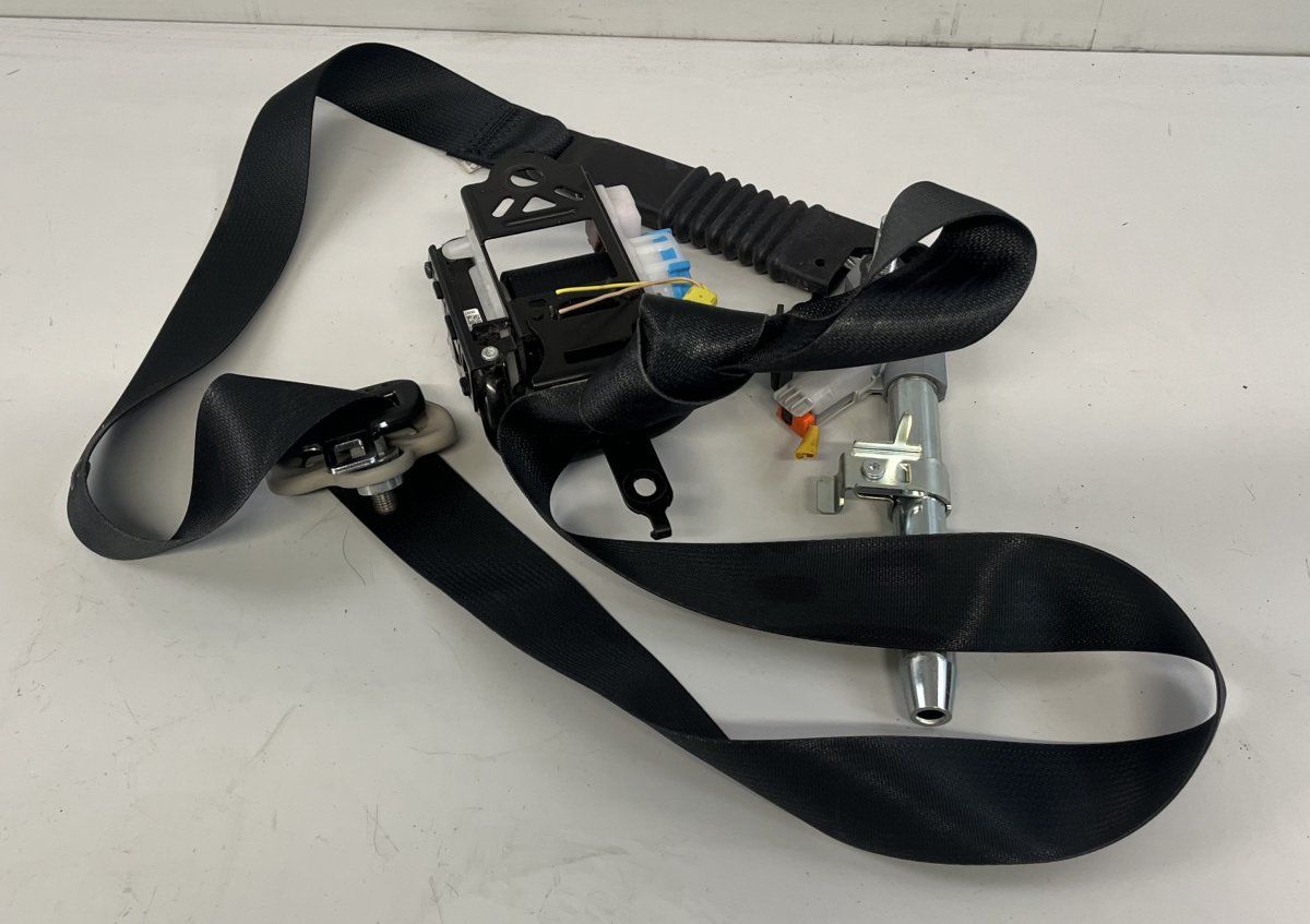BHS257L30A02 0589P1000146 Seat Belt Front Right MAZDA 3 III (BM) (2013-2018)