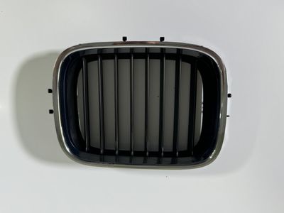51138124272 Radiator Grille right part BMW 8 (E31) (1990-1999)