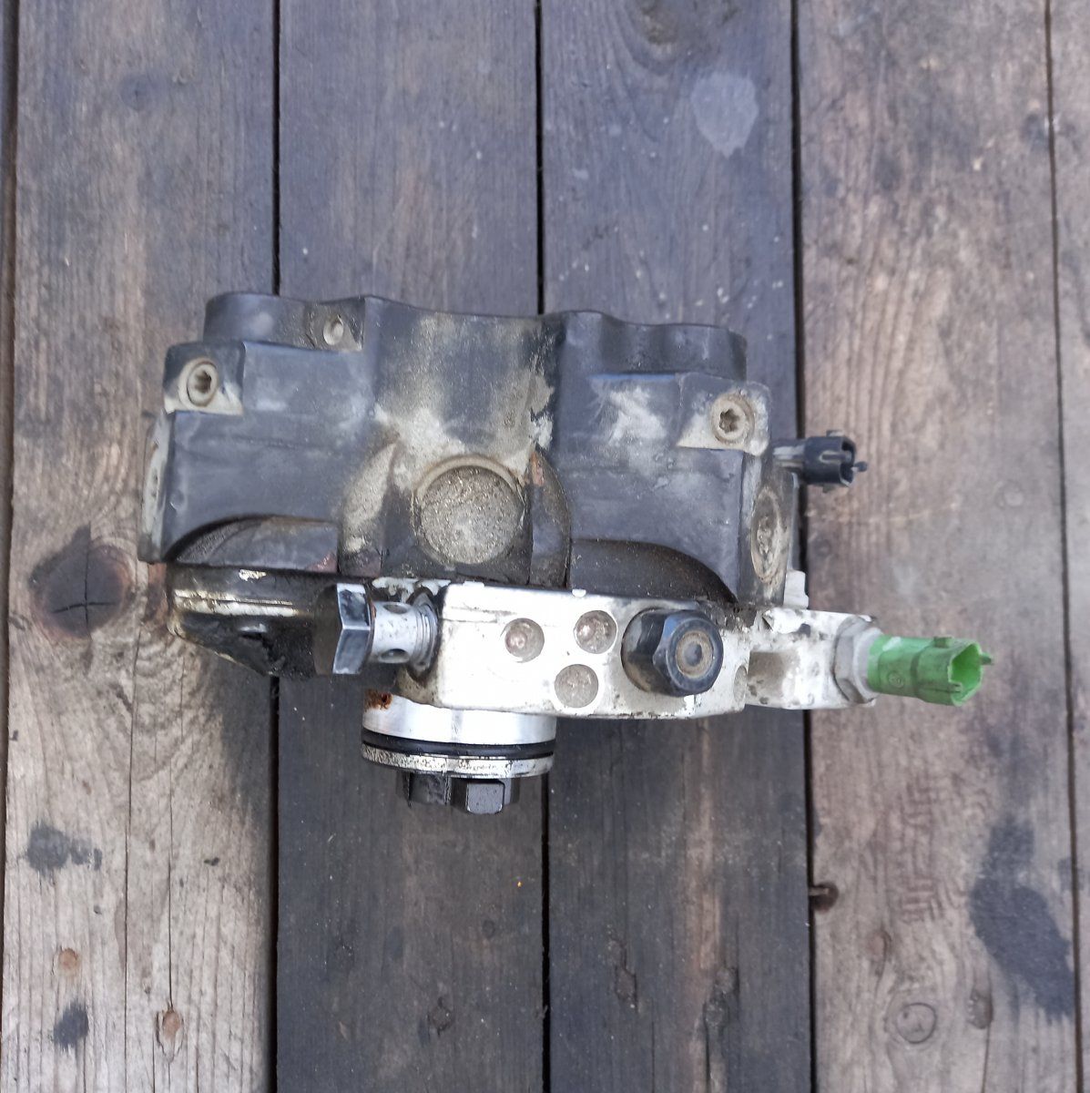 36001127 31303475 30756125 8692521 Fuel injection pump, diesel VOLVO S40 / V50 / C30 / C70 (MS, MW) (2004-2012)