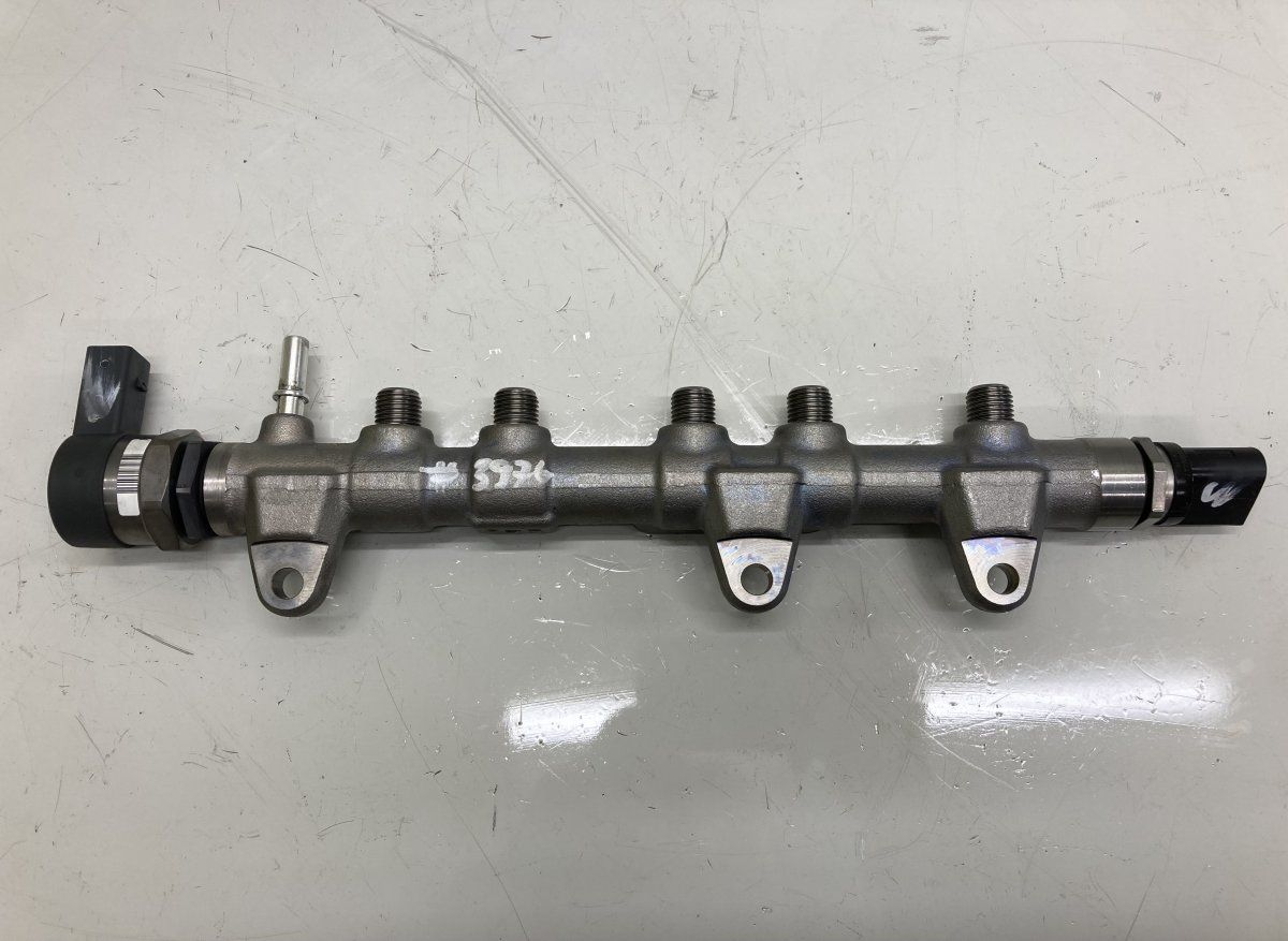 0445214315 851415402 Fuel Distributor / fuel rail BMW 2 Active Tourer (F45, F46) (2013-2021)