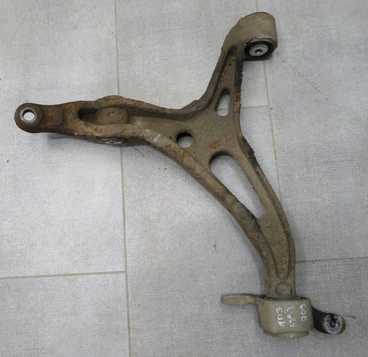 A1643301707 A1643302507 A1643302907 A1643303407 Front Axle Track Control Arm lower left MERCEDES-BENZ ML-CLASS (W164) (2005-2011)