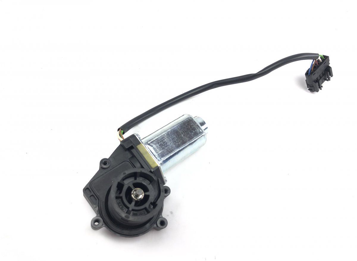 51247330649 Power bootlid / tailgate motor BMW 5 (F10, F11) (2010-2017)