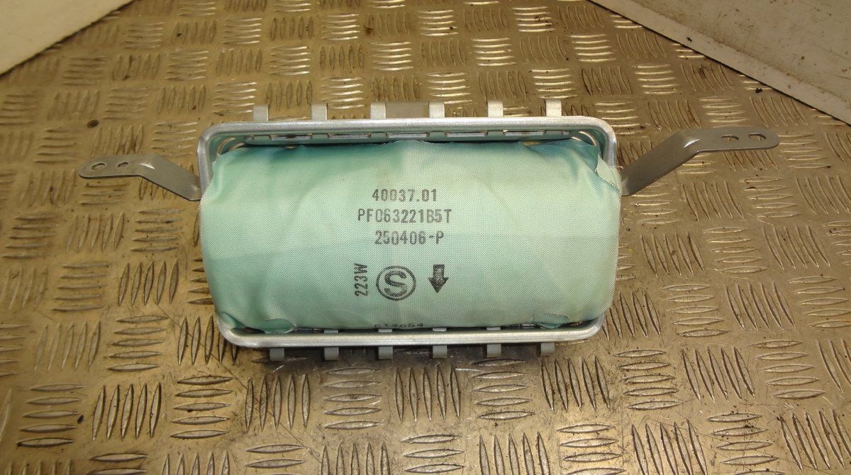 4003701 Passenger Airbag TOYOTA AVENSIS (T250) (2003-2008)