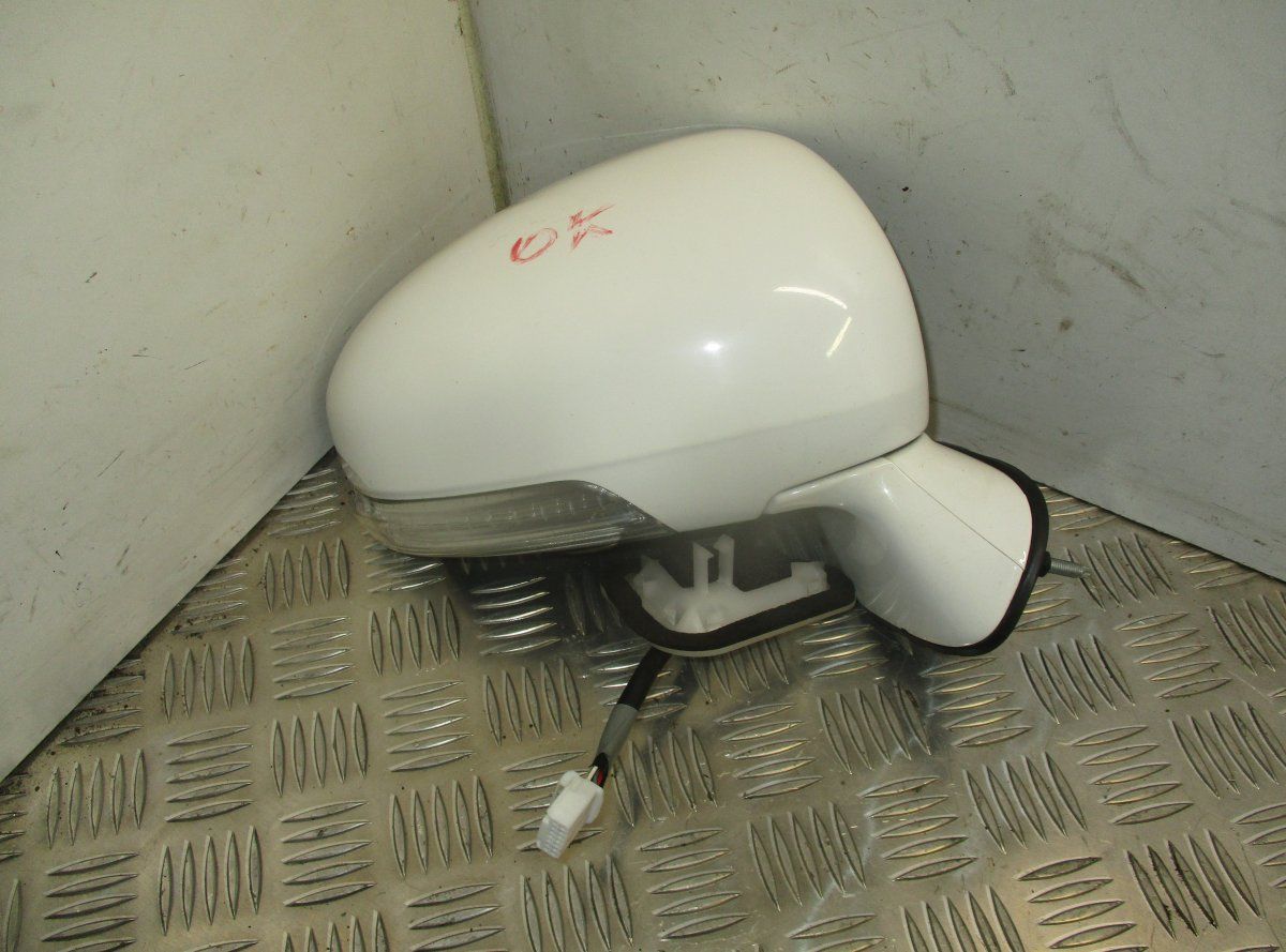 Mirror right TOYOTA AVENSIS (T270) (2009-2018)