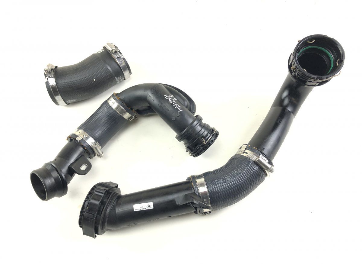 LR142477 Intercooler pipe left LAND ROVER EVOQUE II (L551) (2018-)