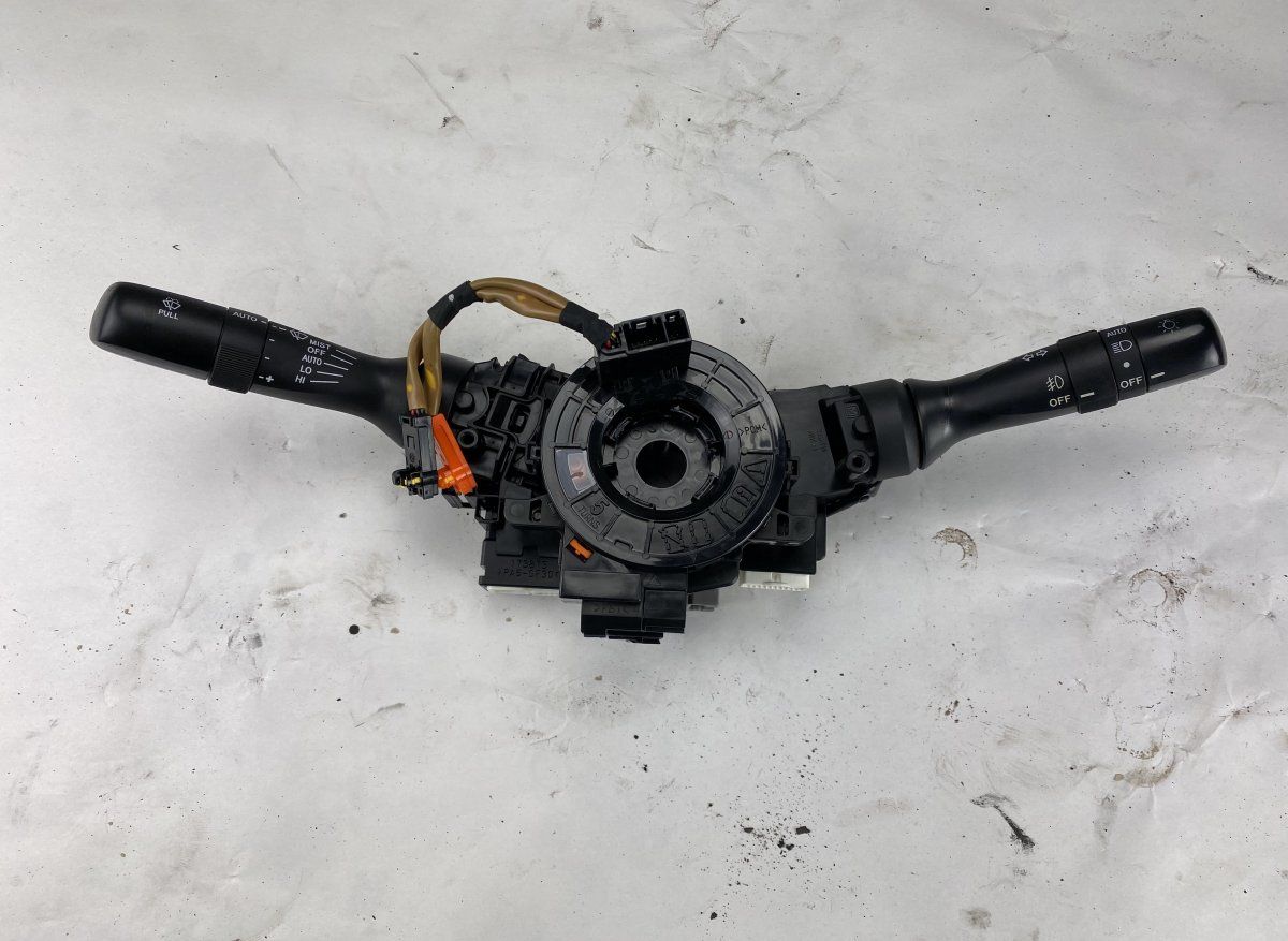 Indicator/wiper/slip ring switch (stalk) LEXUS IS II (XE20) (2005-2013)