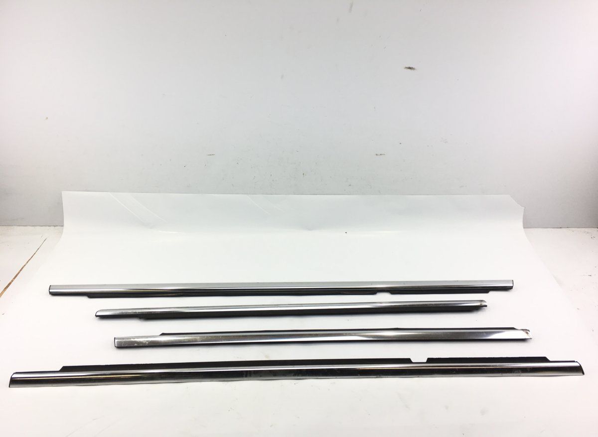 A2516906580 Door Window moulding Front Left MERCEDES-BENZ R-CLASS (W251) (2006-2013)