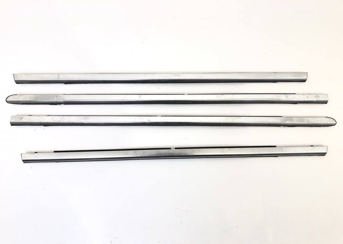 Door Window moulding Front Left JEEP GRAND CHEROKEE III (WH) (2005-2010)