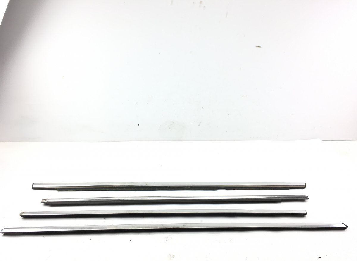 A2516906580 Door Window moulding Front Left MERCEDES-BENZ R-CLASS (W251) (2006-2013)