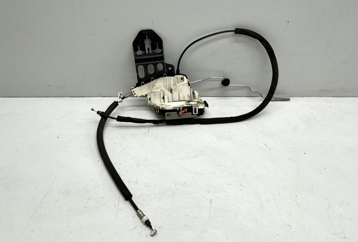 P04589913AD 04589913AD 68058976AC Door Lock Front Left CHRYSLER 300C II (2010-2023)