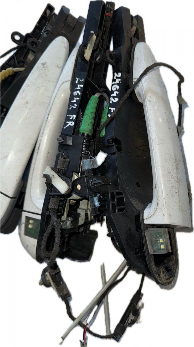 51215A8E2A3 51227199835 51227199836 51212993145 51212992985 51212992986 51212992981 51212992982 51222992975 51222992976 Door Handle Exterior Front Right BMW X1 (E84) (2009-2015)