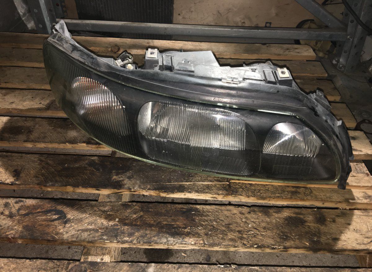 Headlight right VOLVO S60 I (RS) (2000-2010)